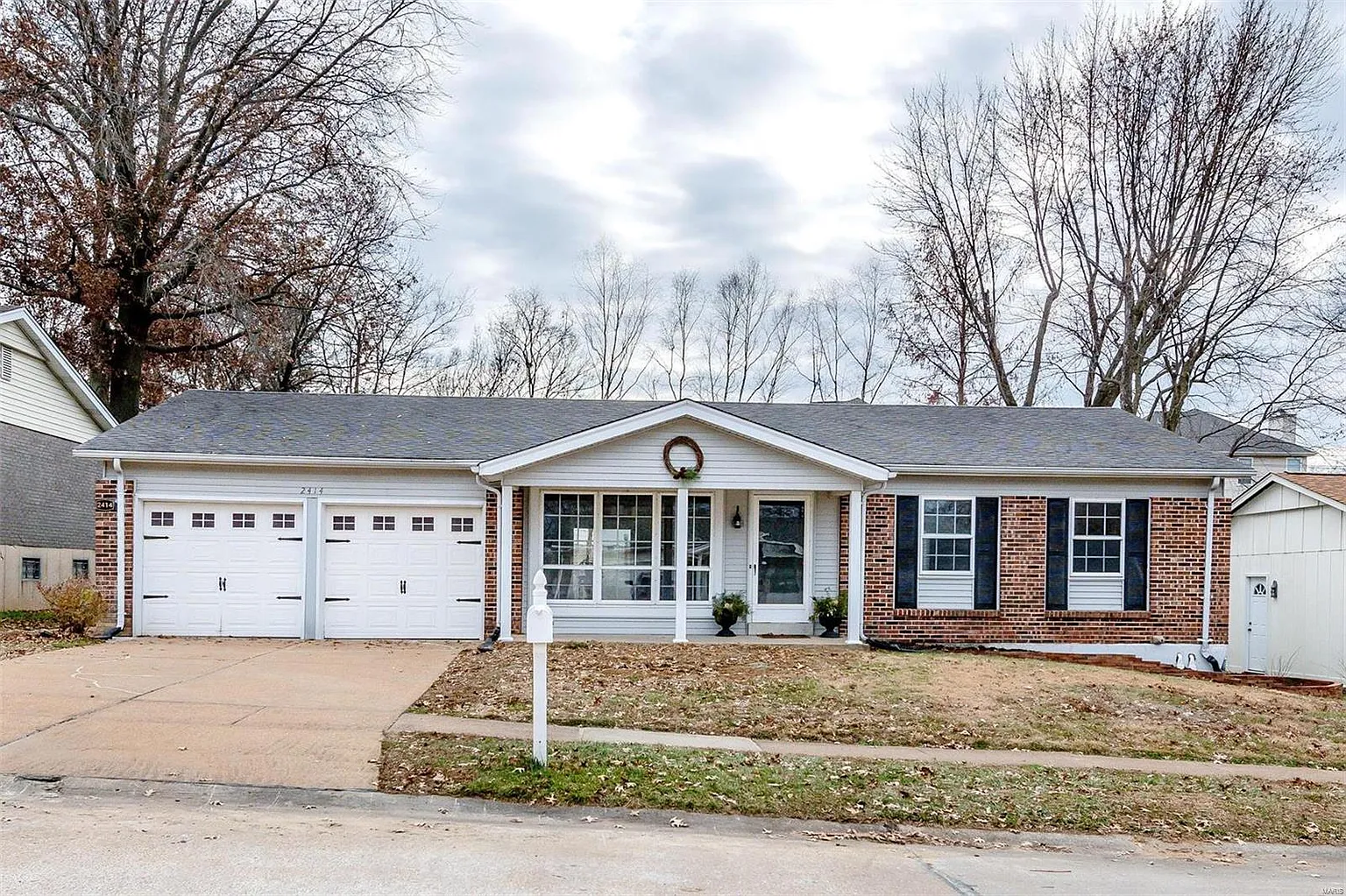 2414 Crestline Dr photo 1