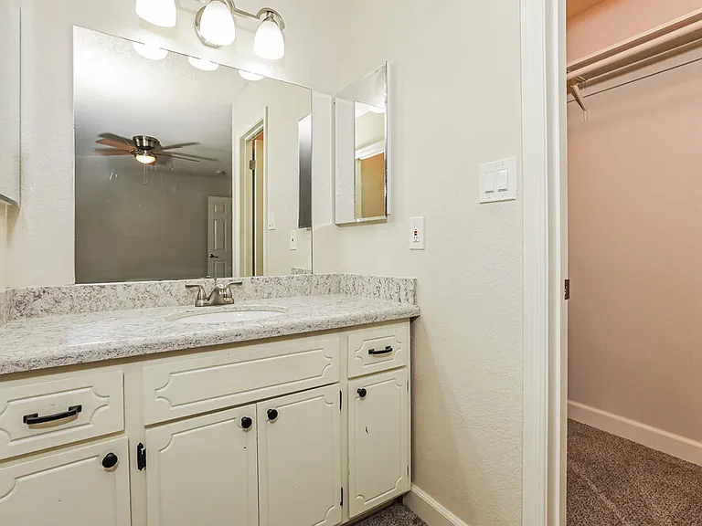 2915 E Dolphin Ave — Photo 11