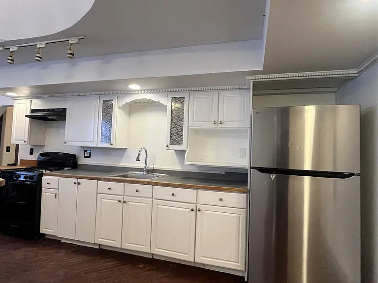 22 E Main St — Photo 2