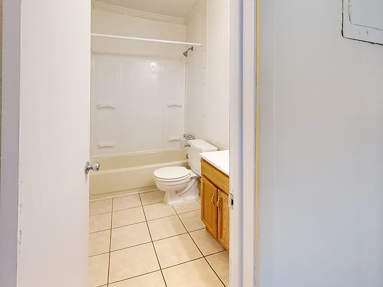 Kendall Manor Apartments — Photo 19