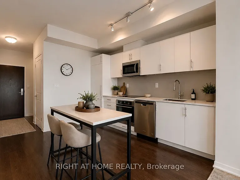 460 Adelaide St E #1123 — Photo 4