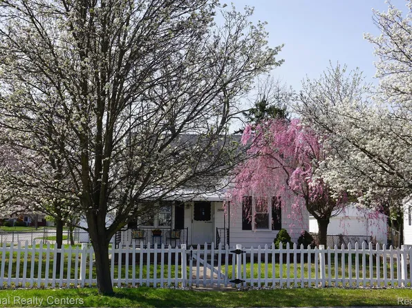 28909 Pardo St, Garden City, MI 48135