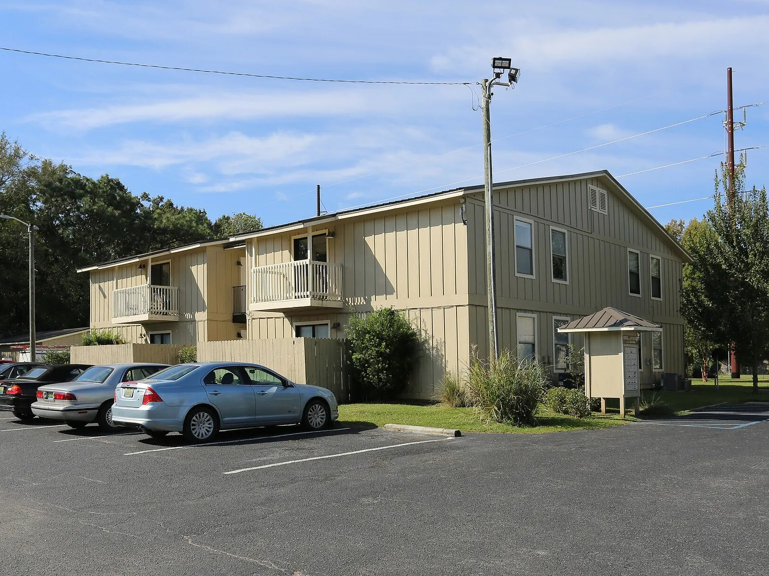 Meadowbrook Apartments — Photo 2