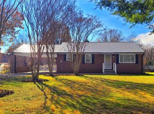 434 Oak Summit Rd, Winston Salem, NC 27105