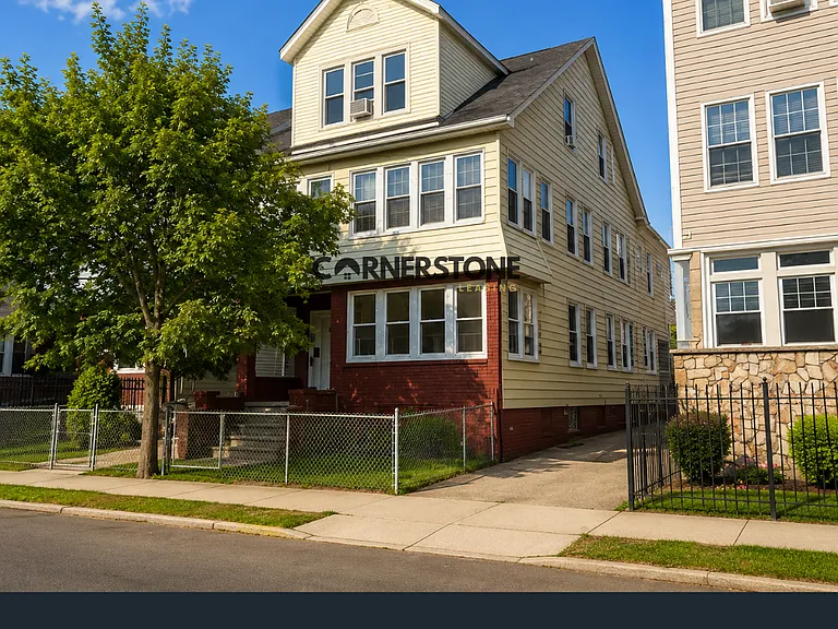 828 S 16th St — Photo 1