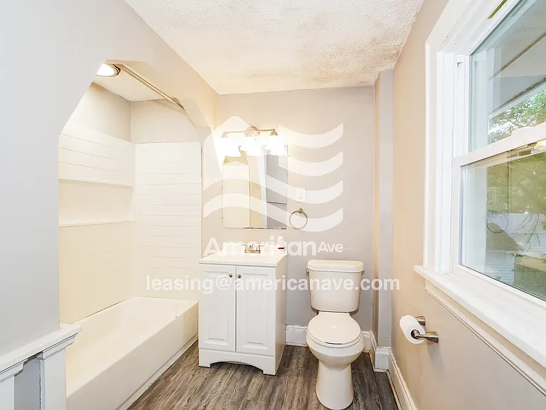 1086839_014_bathroom_13846680.jpg