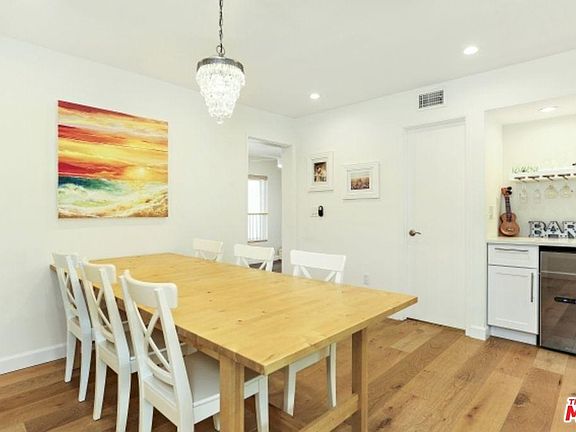 formal dining w wine bar