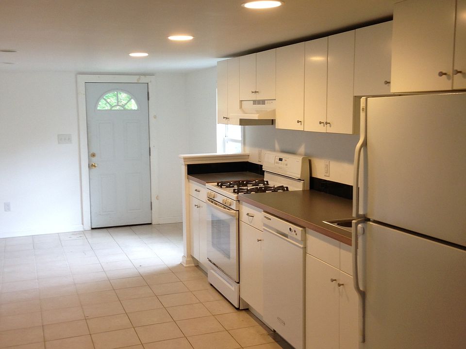 Eat in kitchen