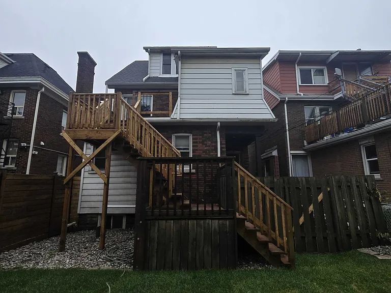 1047 Main St E #1 — Photo 7