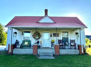 303 Bramble Ln, Dandridge, TN 37725