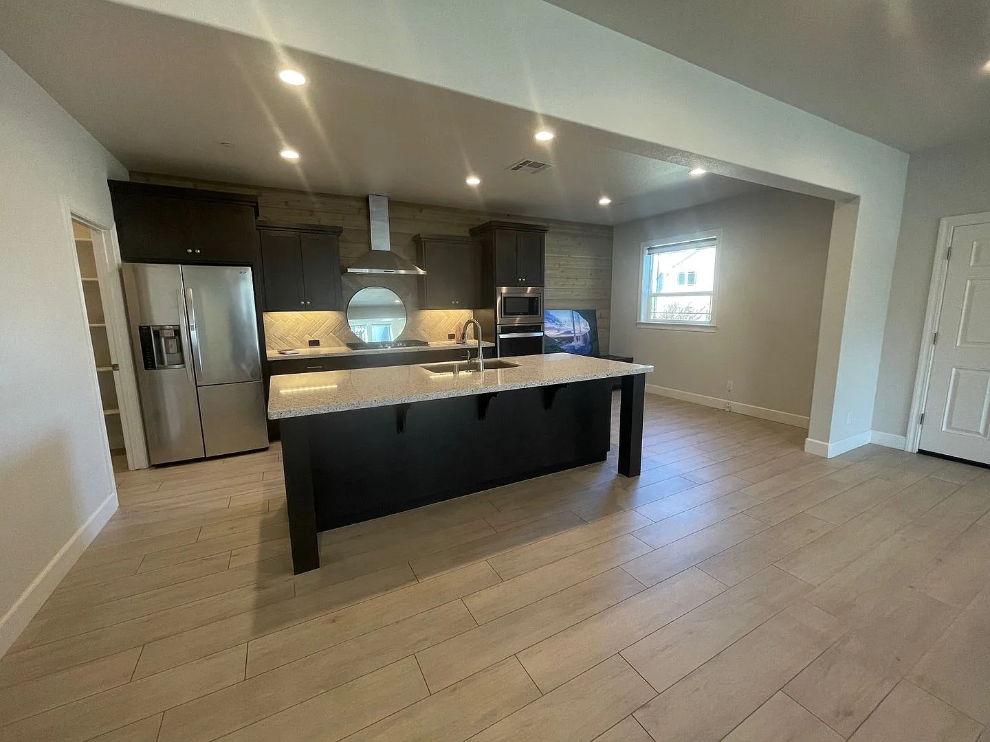 Stunning 3 Bed / 2 Bath Home Off Oasis Road — Photo 3