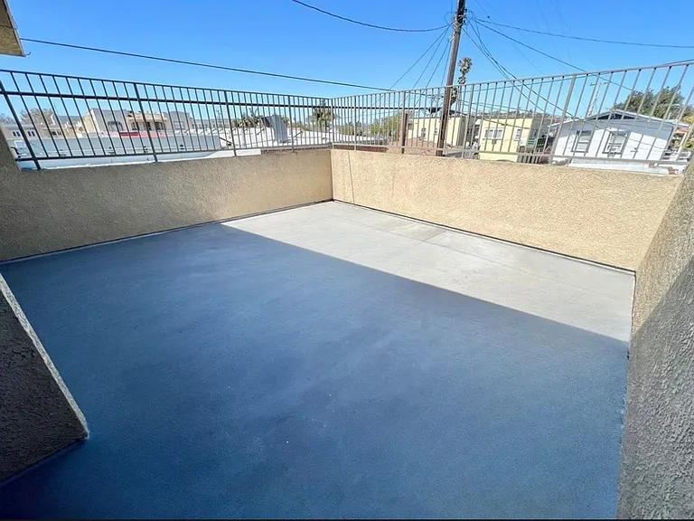 Top-Floor 2BD/1BA with Private Deck — Photo 17
