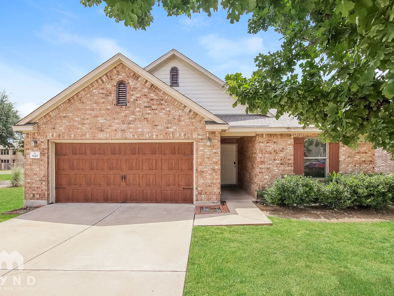 4 bed, 2.0 bath, 1675 sqft, $1,915 — Photo 1