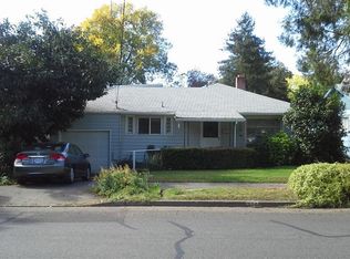 974 NE 9th St, Grants Pass, OR 97526