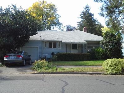 974 NE 9th St, Grants Pass, OR, 97526