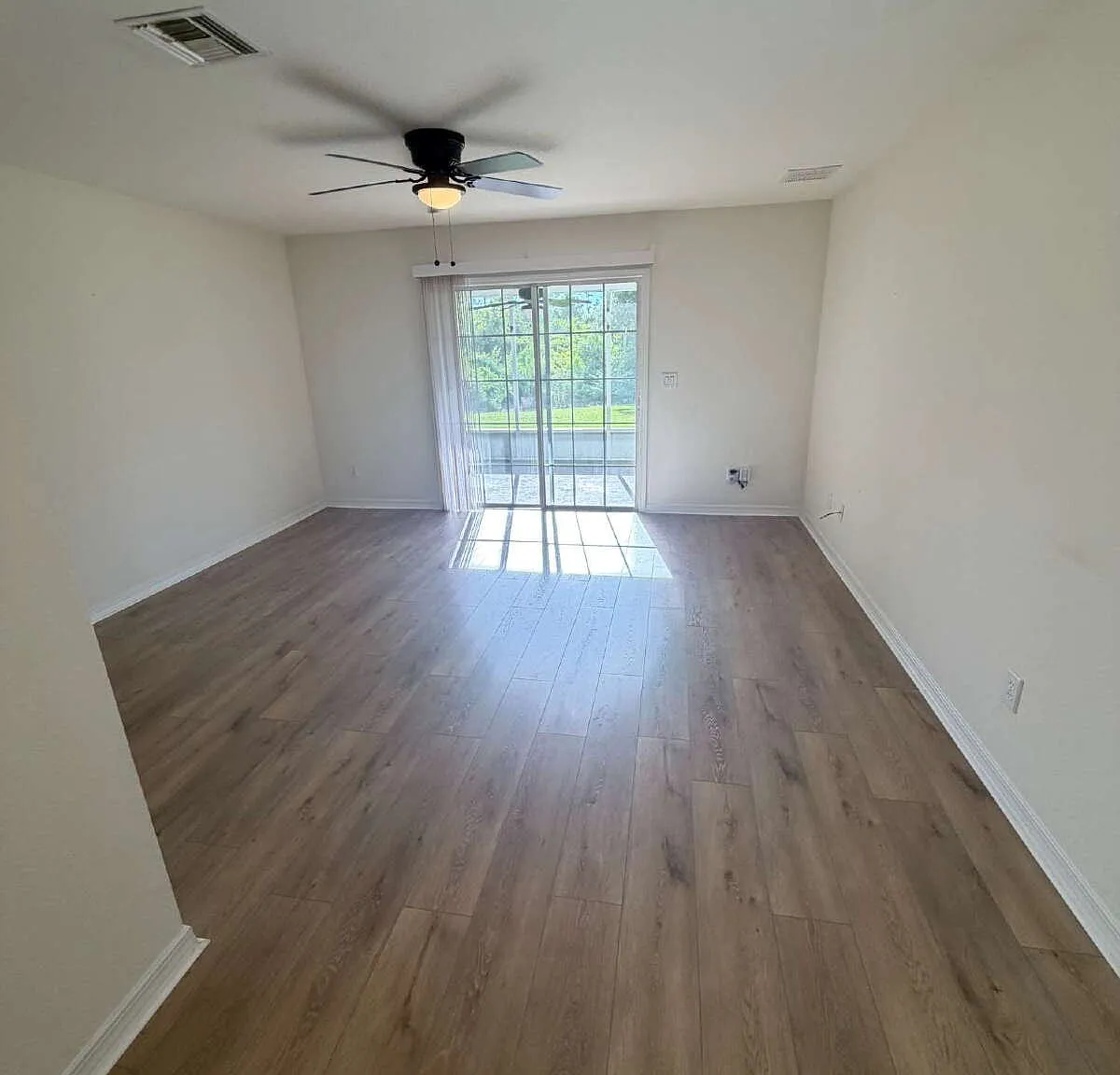 3 bed, 2.5 bath, 1725 sqft, $2,000 — Photo 2
