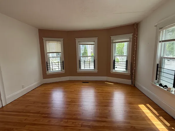 110 West St, Worcester, MA