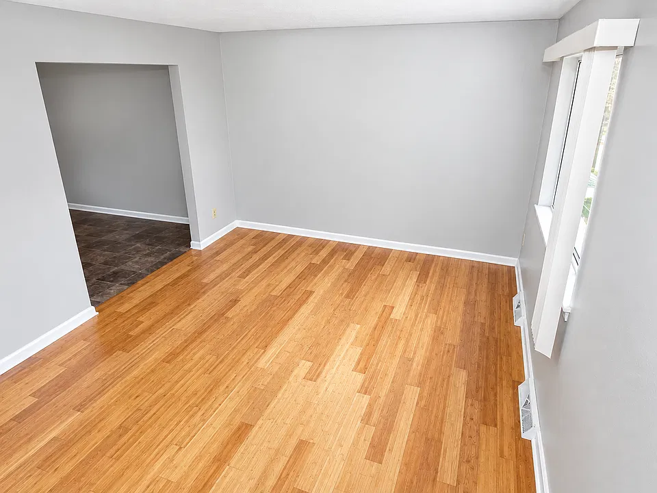 Living Room 2/3 BR