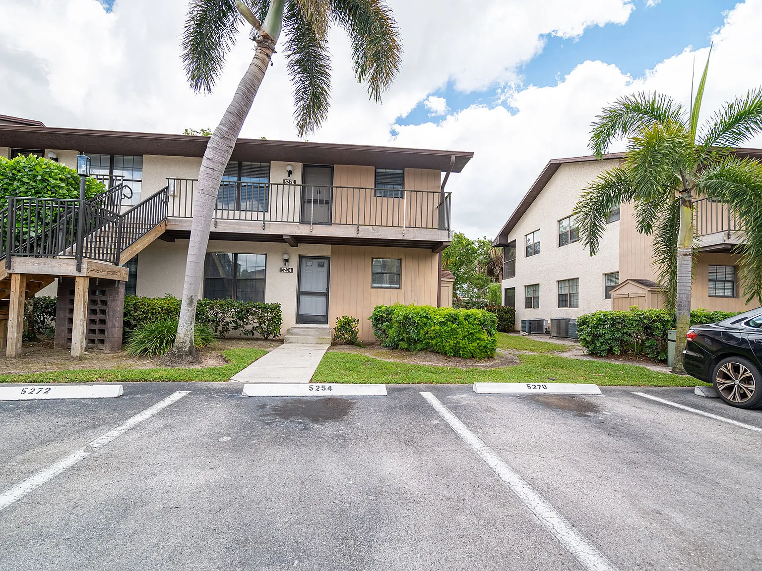 2 bed, 878 sqft, $1,700 — Photo 2