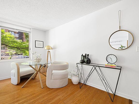 3rd image of 353 E 72nd St APT 2C