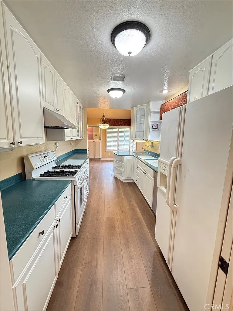 3 bed, 1502 sqft, $3,525 — Photo 4