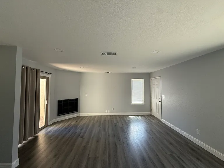 1095 Aspen Dr — Photo 9
