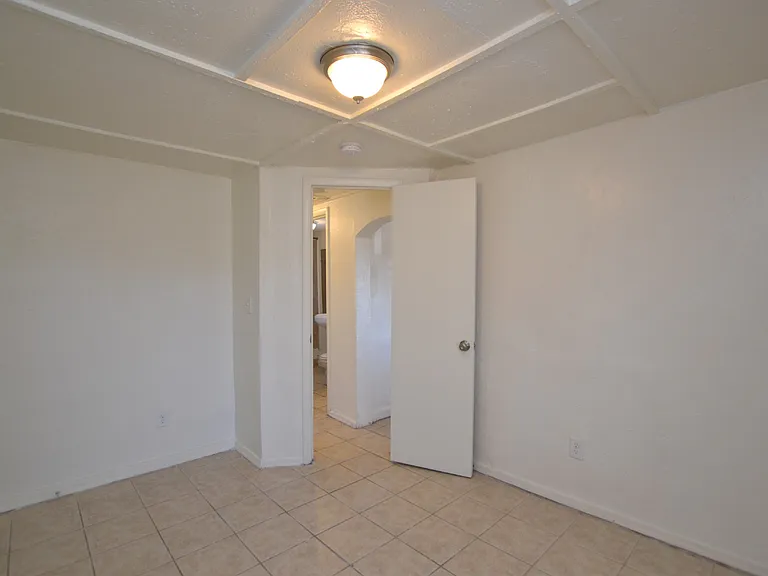 3818 W Portland St #4 — Photo 5