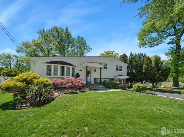 88 Montrose Ave, Colonia, NJ 07067
