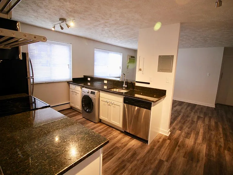 Silver Apartments — Photo 22