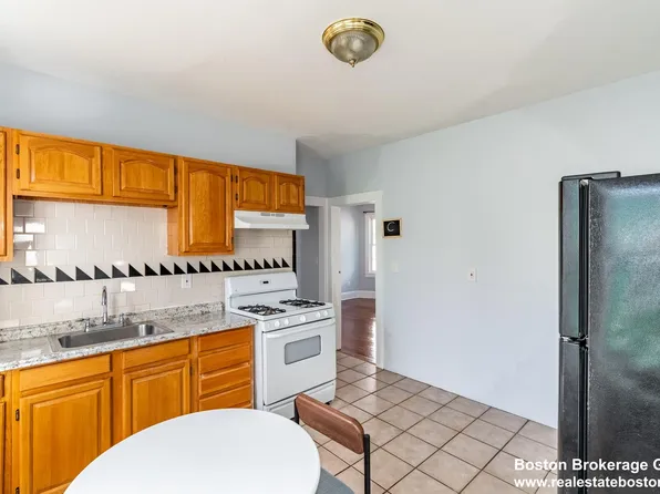 15 Groom St Floor 3, Dorchester, MA 02125