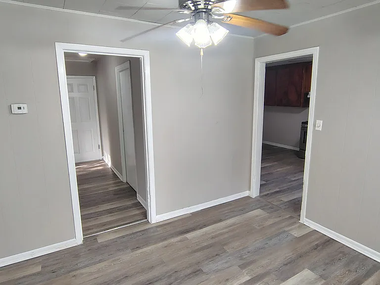 625 W Avenue D — Photo 8