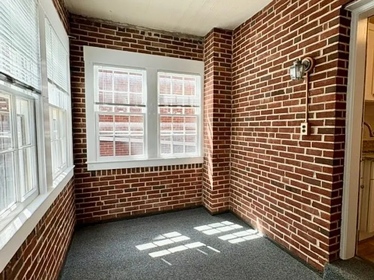 - 4534 Avondale Street — Photo 22