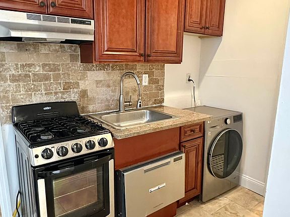 4th image of 235 E 4th St #3G