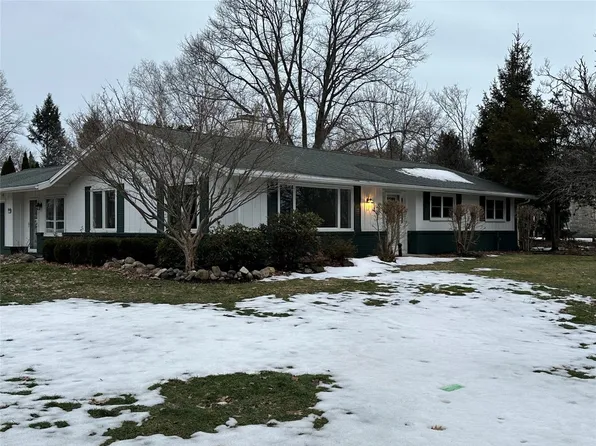 1202 Pasadena Dr, Erie, PA 16505