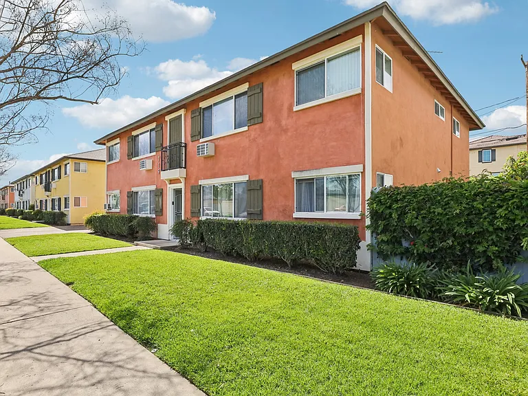 Mavis Plaza Apartments — Photo 19