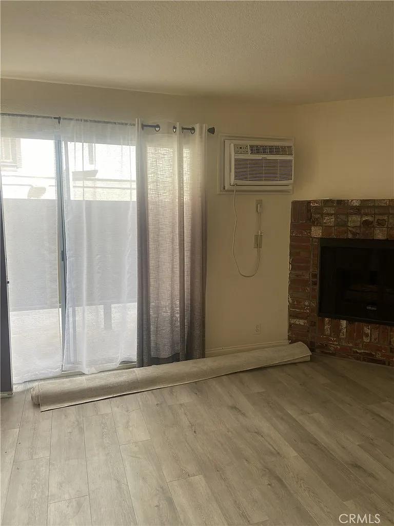 1 bed, 700 sqft, $1,700 — Photo 3