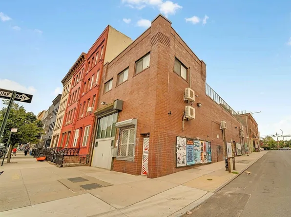 251 Montrose Avenue image 12 of 12