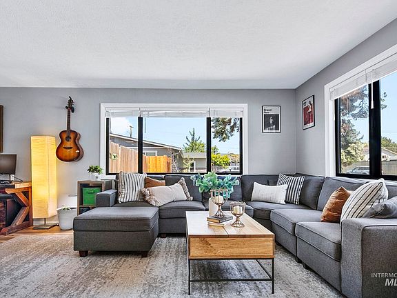 5th image of 2135 N Dalton Ave