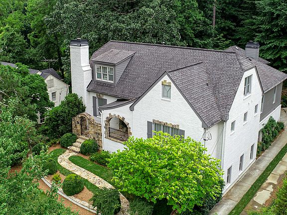 2nd image of 1811 Wellbourne Dr NE