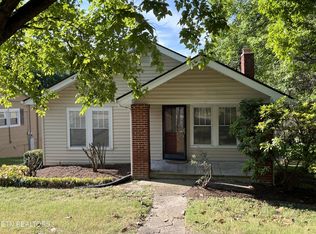 5845 Grove Dr, Knoxville, TN 37918