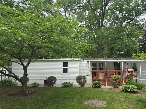 2317 Shamrock Ln, Muskegon, MI 49442