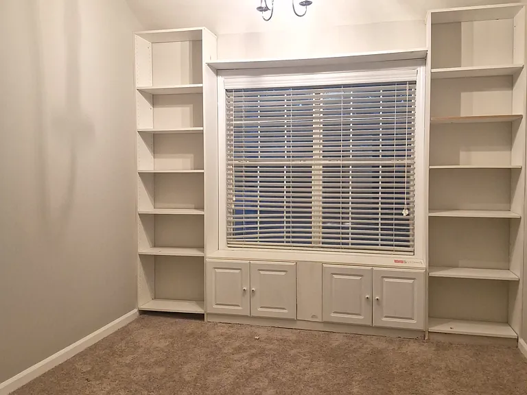2390 Manor Oak Ct — Photo 9