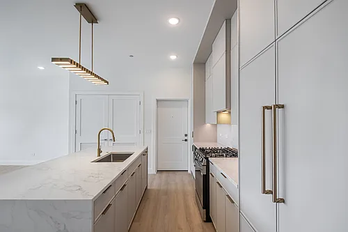 1628 N Damen Ave #401 Photo 1