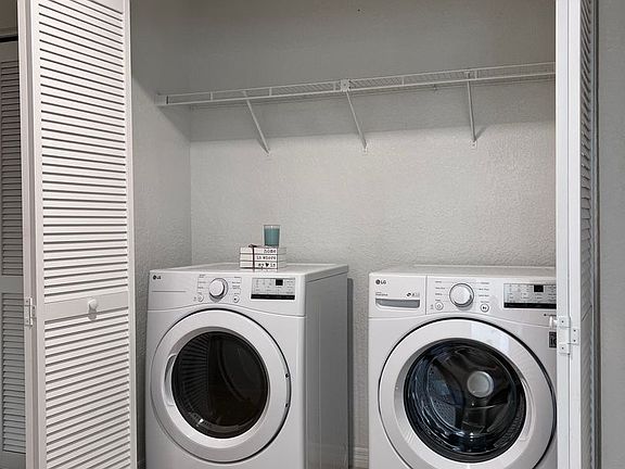 5th image of 425 S 9th St #9046