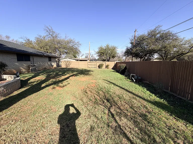 2601 Oxford Ave — Photo 35