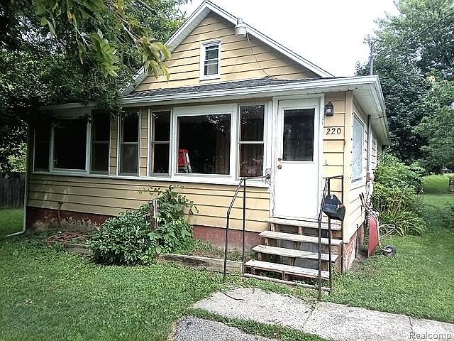 1st image of 220 S 7th St
