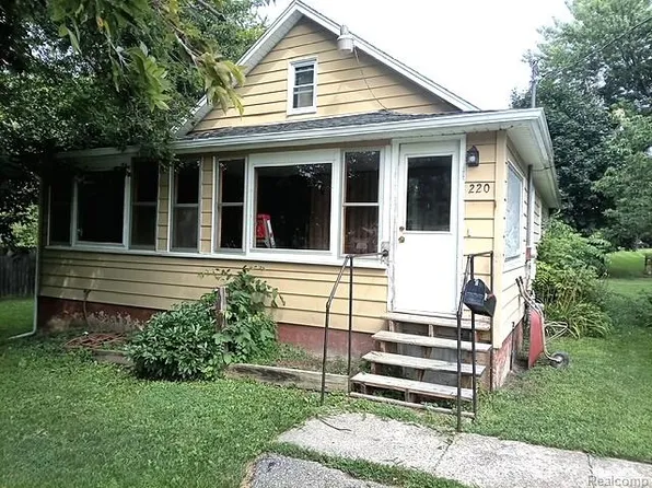 220 S 7th St, West Branch, MI 48661