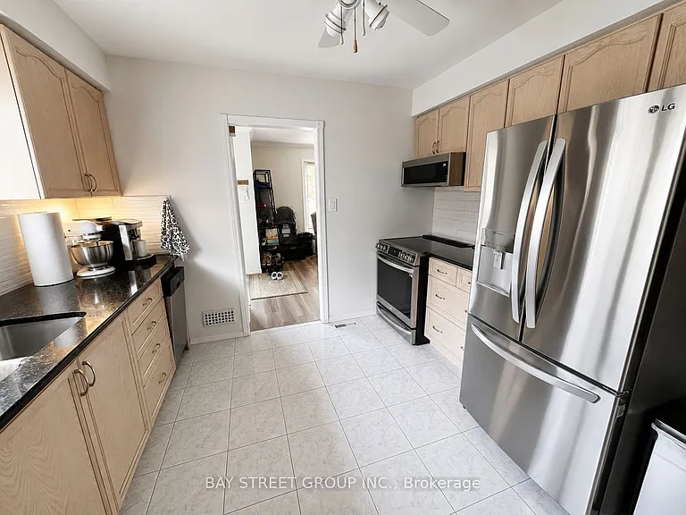 137 Bonham Blvd — Photo 3