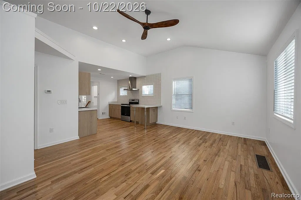 2 bed, 1.5 bath, 840 sqft, $1,700 — Photo 4