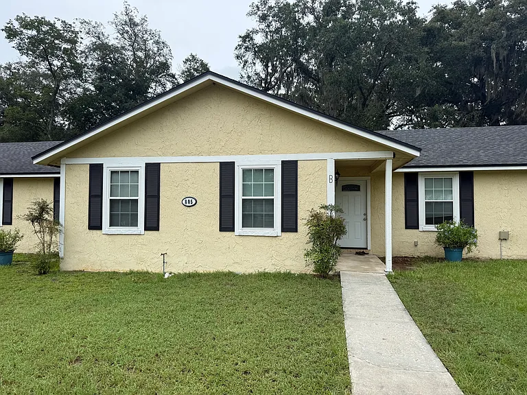 805 Meadowbrook Dr #B — Photo 1
